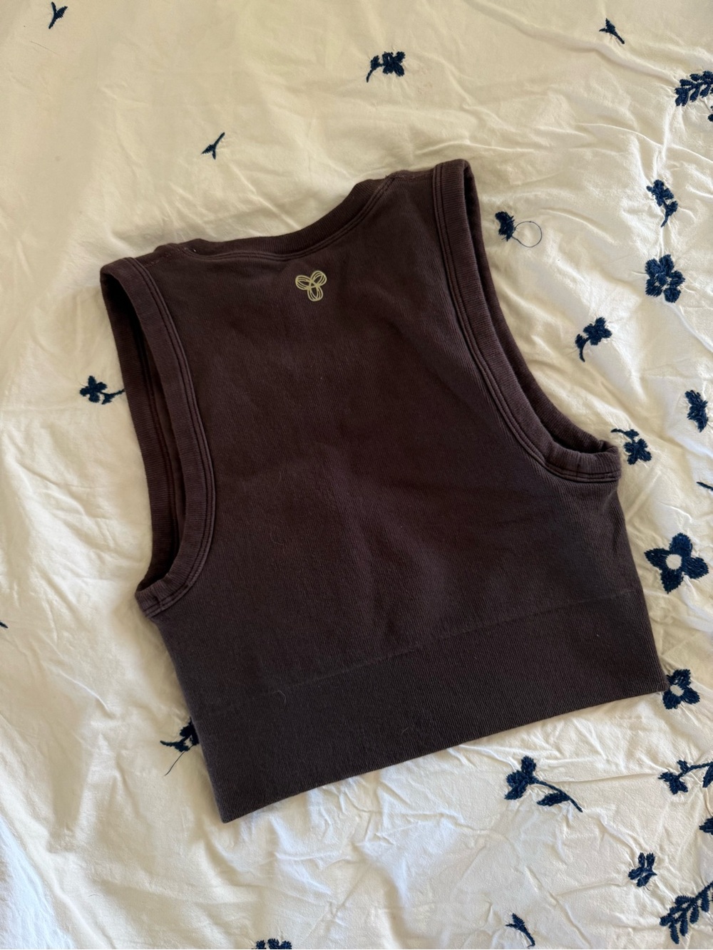 Aritzia golden active set - Picture 8 of 11